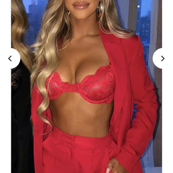 NEW NWT Medium Red Lace Bra Bralette Sexy Lingerie Underwire Adjustable Straps - Picture 4 of 4